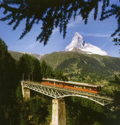 Gornergratbahn auf Findelnbachviadukt