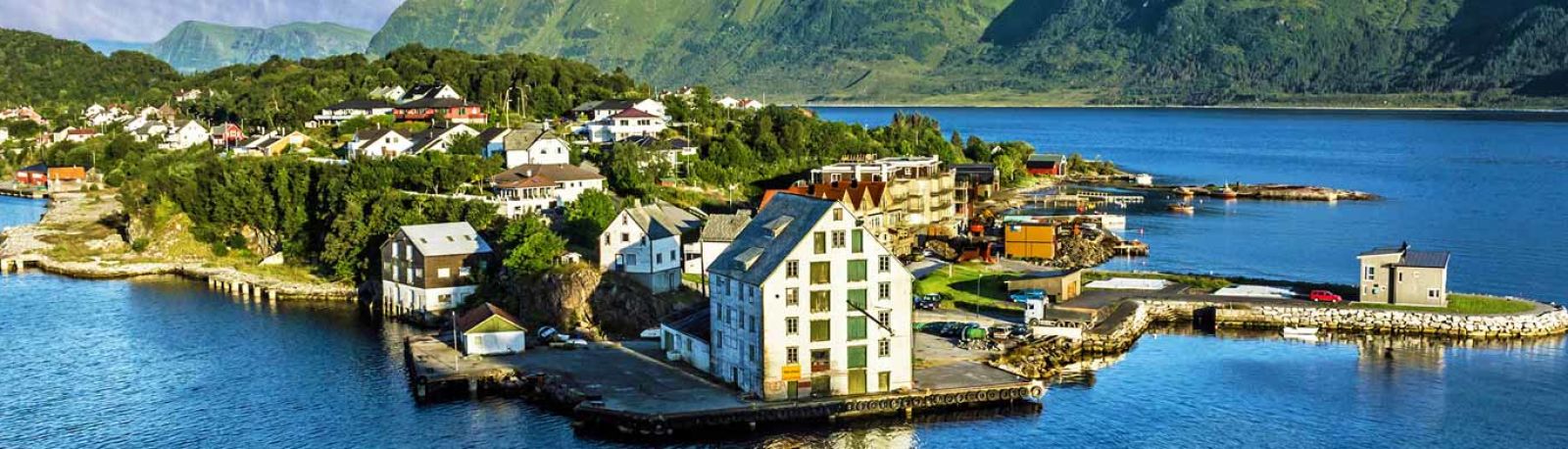 Bild für Alesund Perle Norwegens © VladaZ - Fotolia