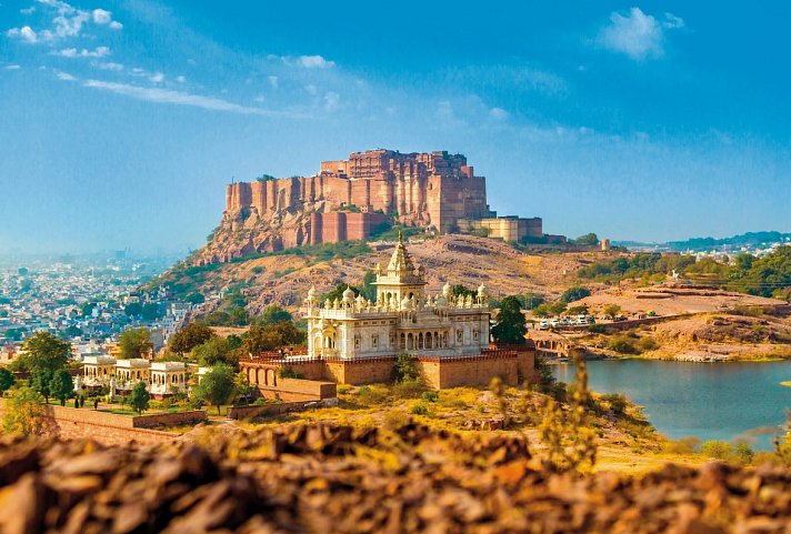 Bild für Jodhpur, Meherangarh Fort mit Jaswant Thada im Vordergrund