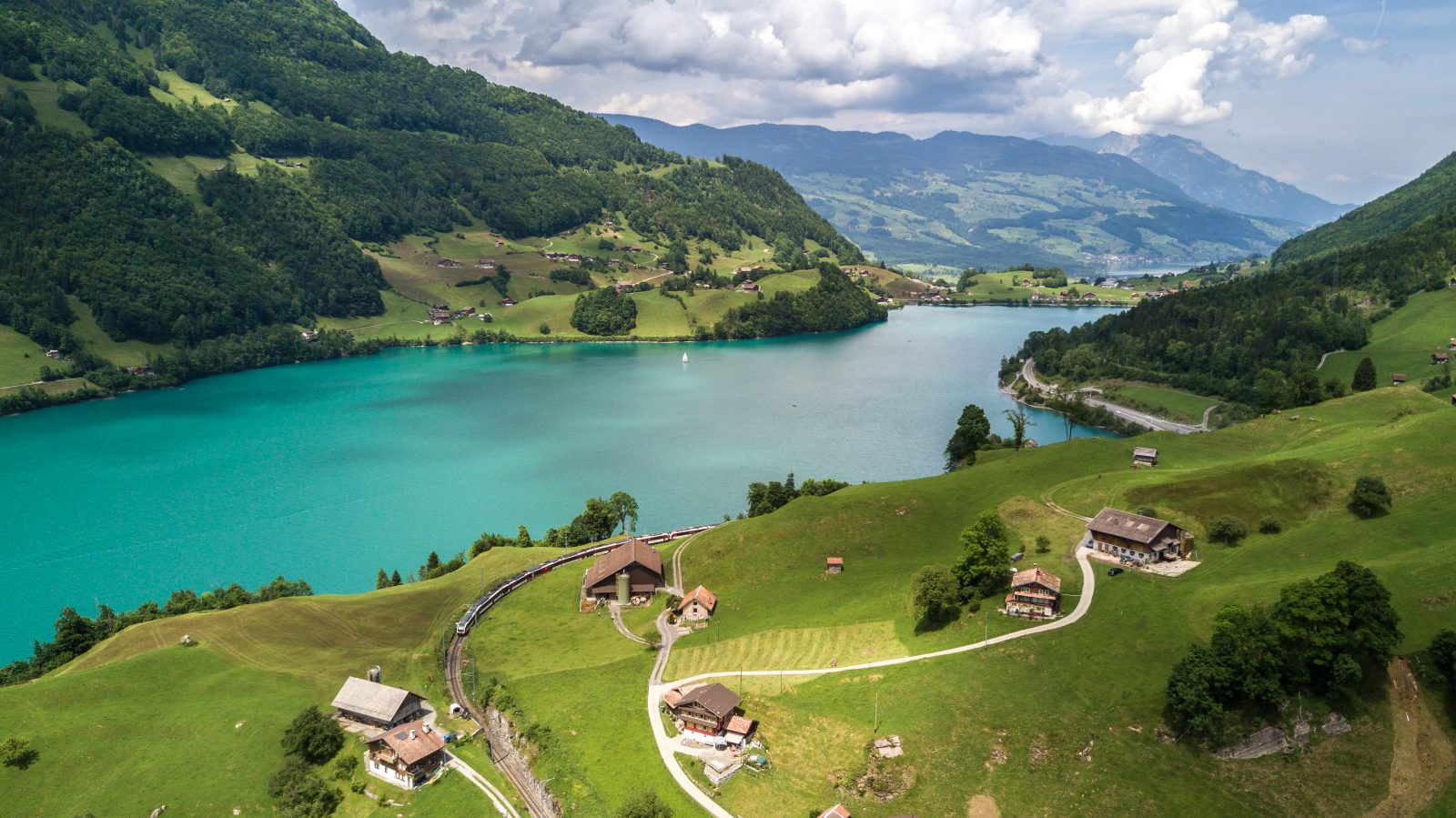 Bild für Luzern-Interlaken Express (C) myswitzerland