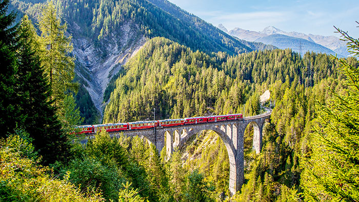 2_wiesner_viadukt_bei_graubuenden_credit_andrea_badrutt