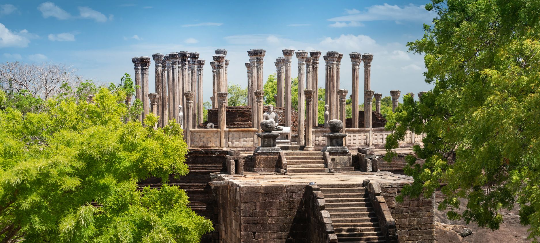 Ruinen in der alten Königsstadt Polonnaruwa (UNESCO-Weltkulturerbe) © surangaw, stockadobe