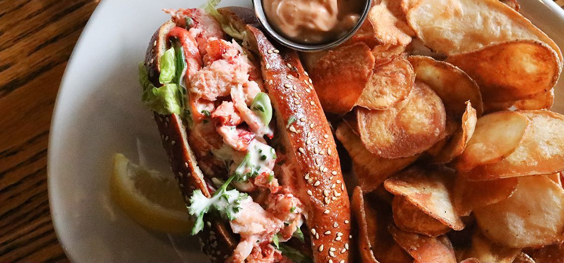 Lobster Roll © Tourism Nova Scotia, dasboardliving