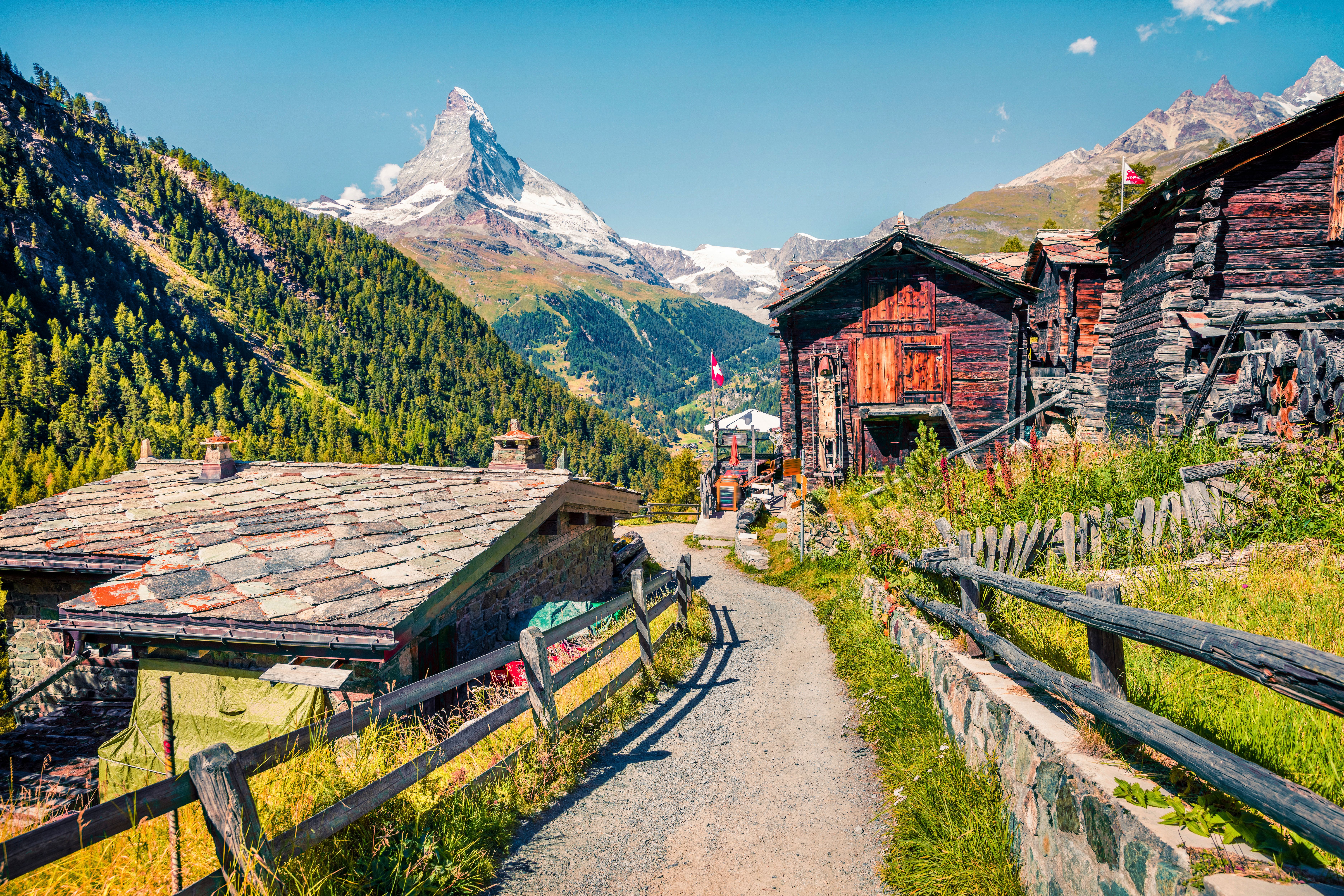 Holzhäuser in Zermatt © Andrew Mayovskyy