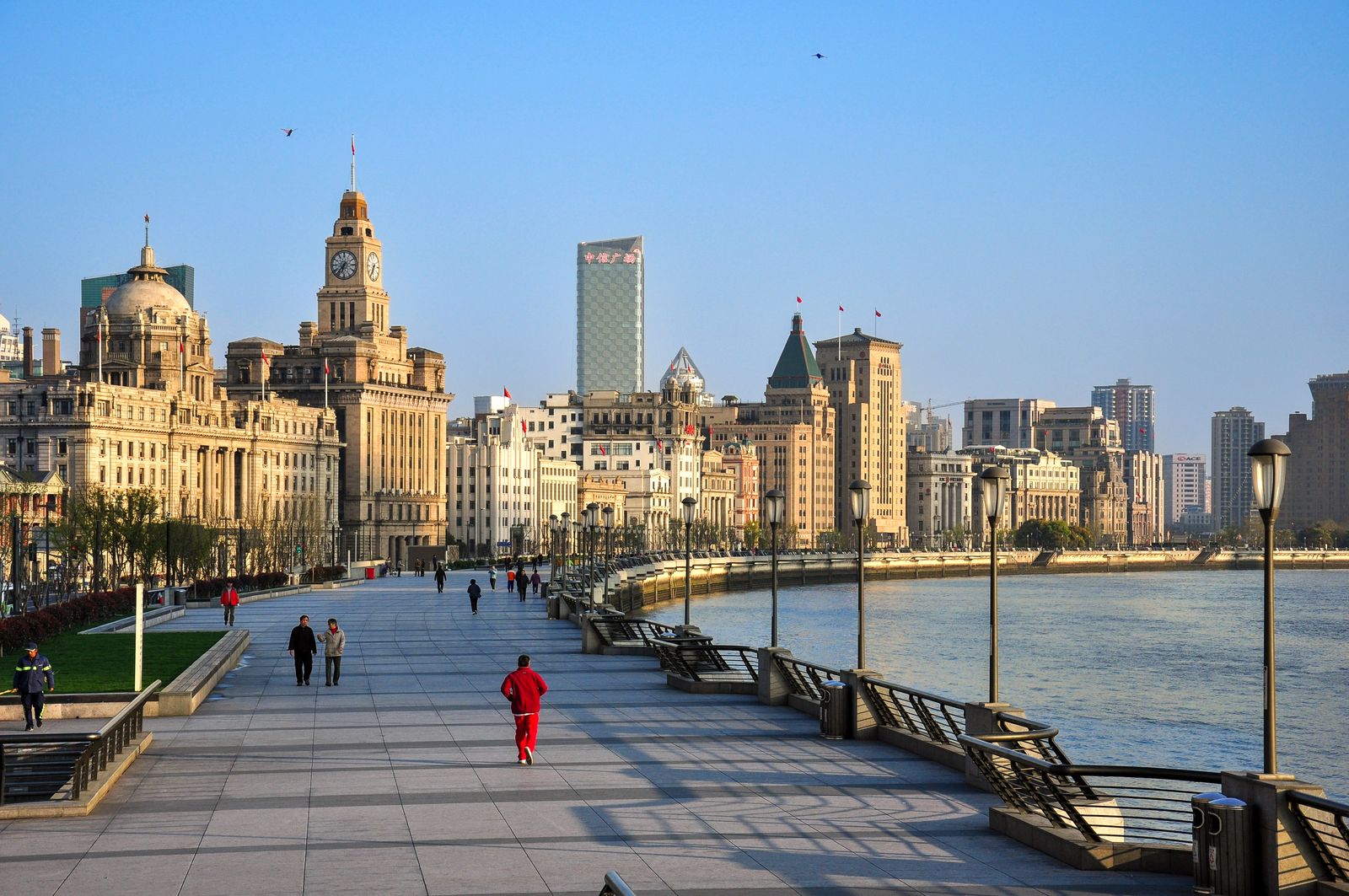 Uferpromenade The Bund in Shanghai © klange76, stockadobe
