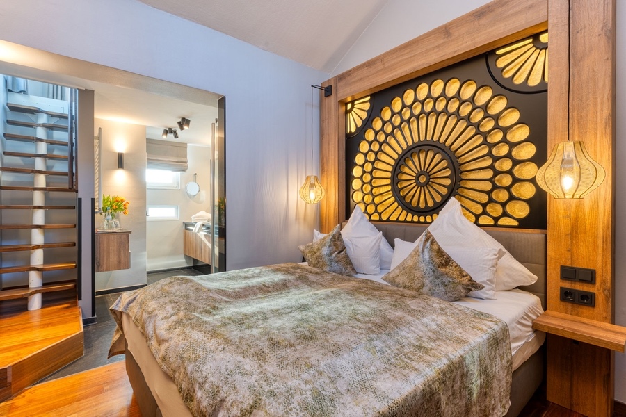 Norderney – DER INSEL-EXPRESS, Inselhotel König mit dem Partyzug