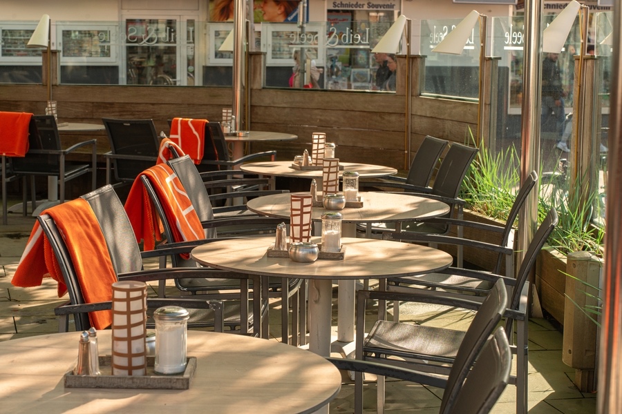 Norderney – DER INSEL-EXPRESS, Inselhotel König mit dem Partyzug