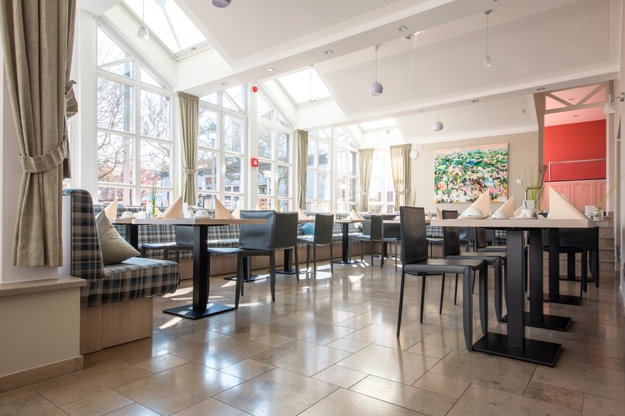 Norderney – DER INSEL-EXPRESS, Inselhotel Vier Jahreszeiten mit dem Partyzug