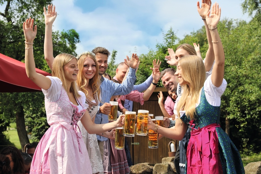 Norderney – DER INSEL-EXPRESS, Inselhotel Vier Jahreszeiten mit dem Partyzug