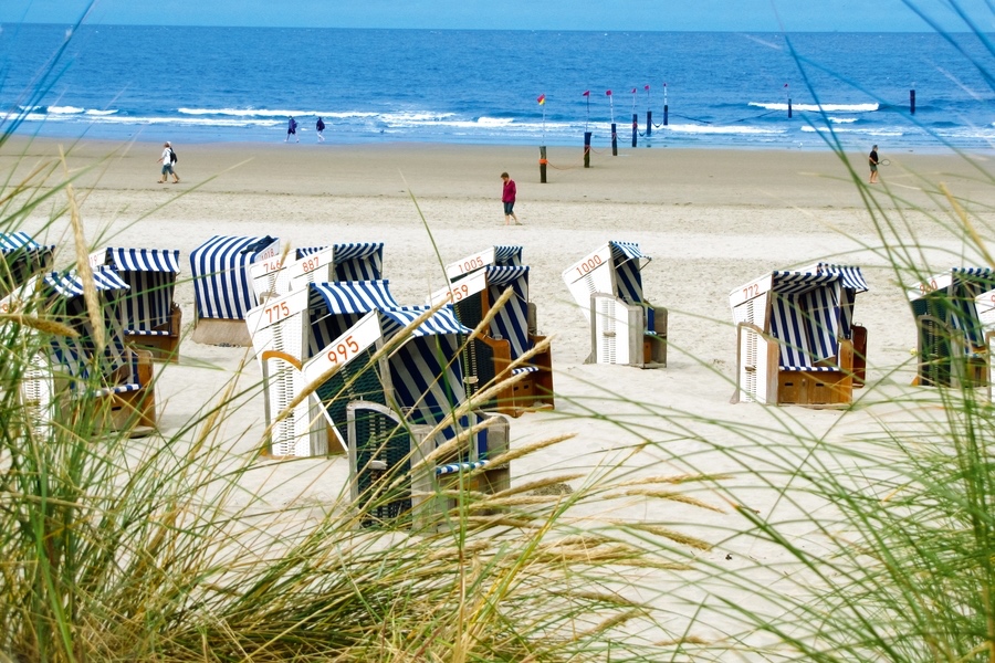 Norderney – DER INSEL-EXPRESS, Inselhotel Vier Jahreszeiten mit dem Partyzug