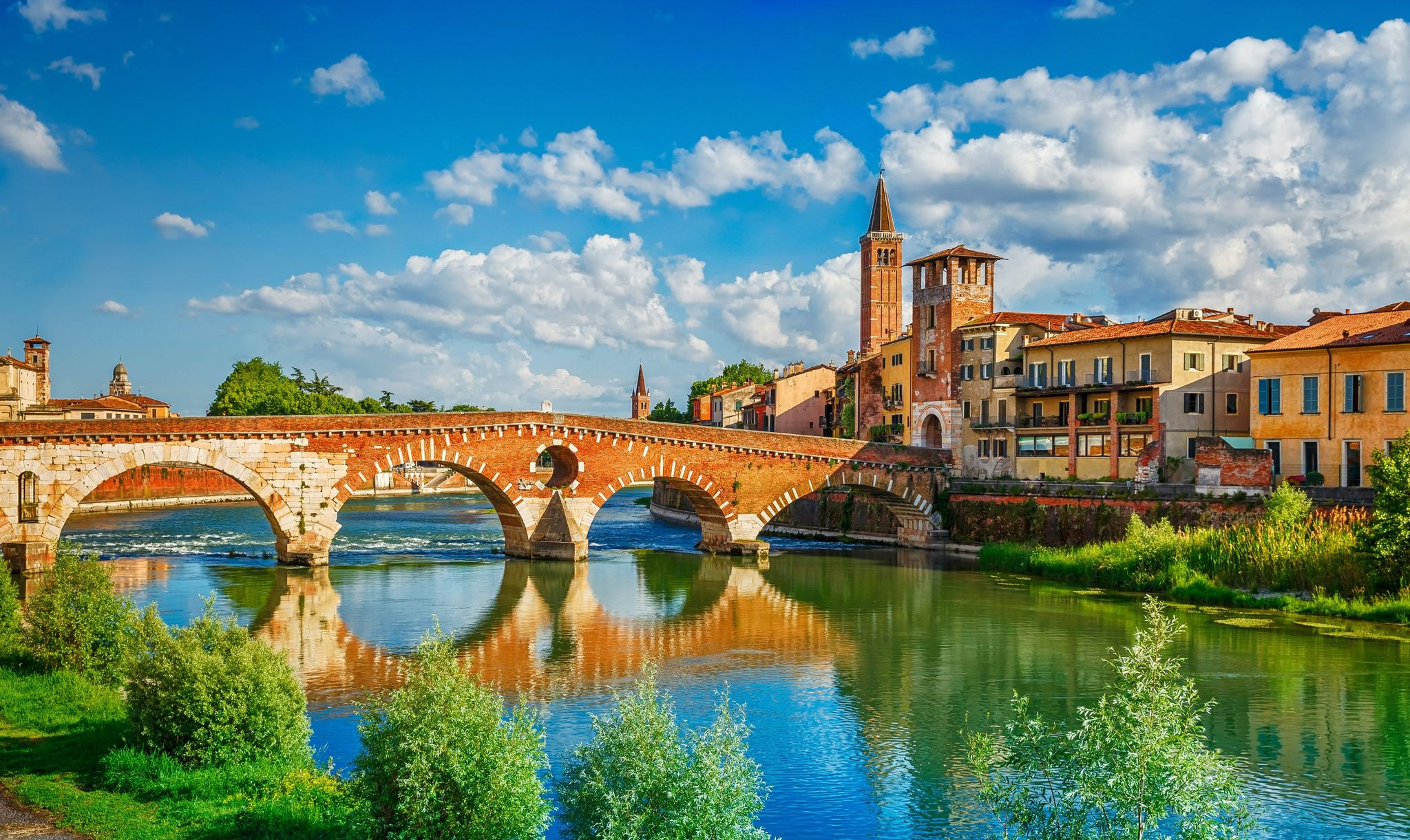 Brücke Ponte Pietra in Verona © Yasonya, stockadobe