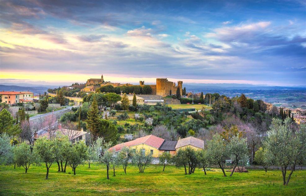 Montalcino, Toskana © StevanZZ, Gettyimages