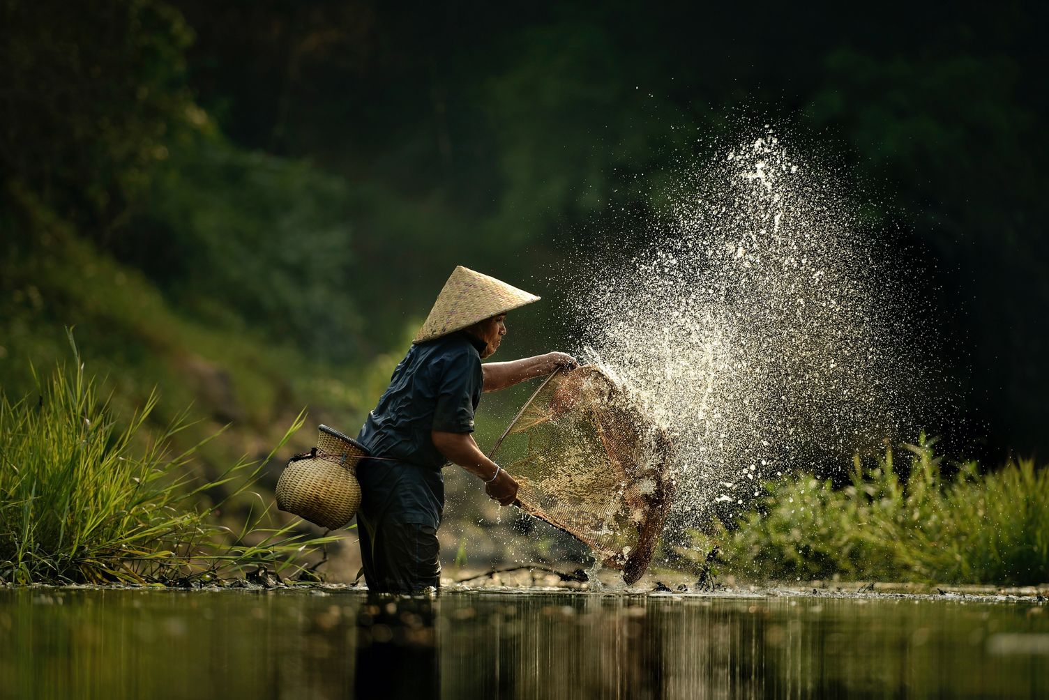 Fischer im Mekong-Delta © sirisakboakaew, stockadobe