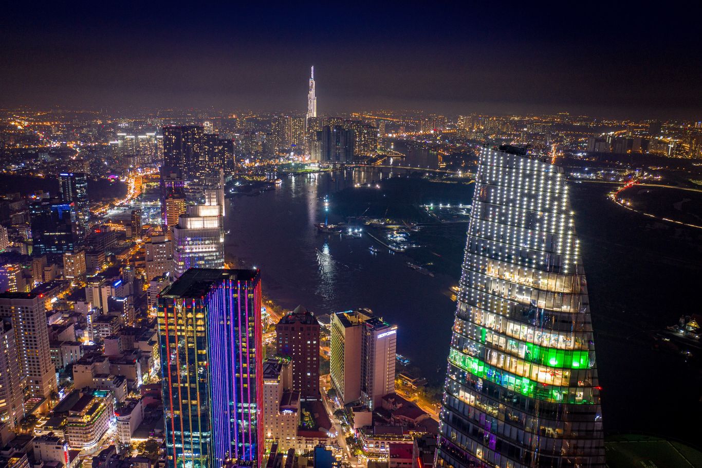 Nächtliches Saigon © Dennis Schmelz