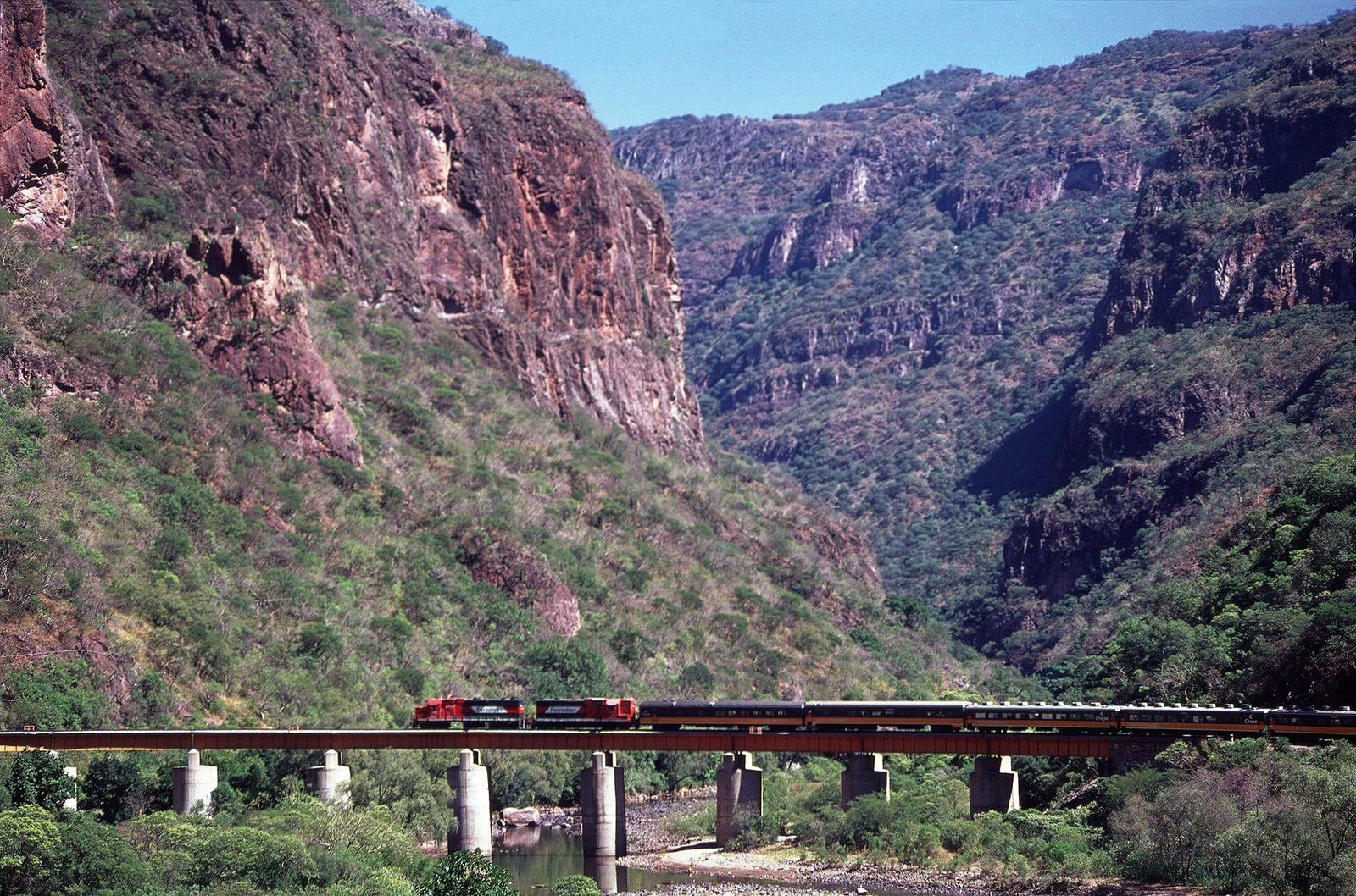 Der Chepe-Zug im Kupfer-Canyon © Native Trails