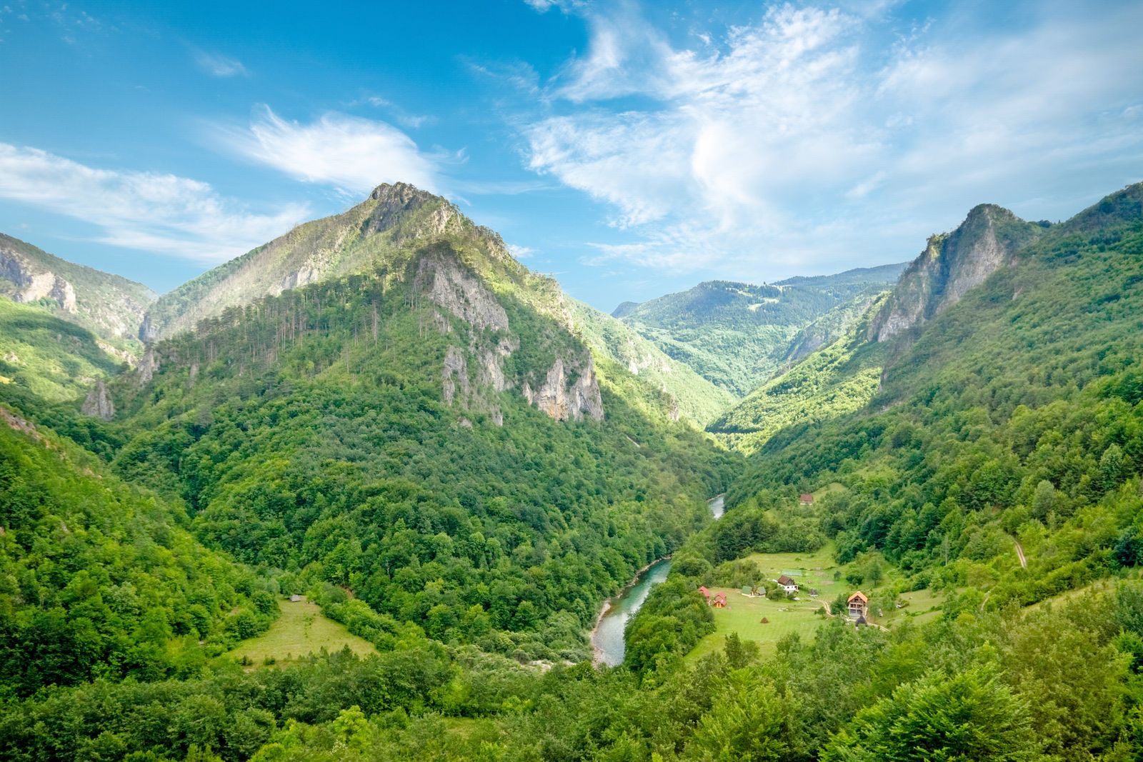 Die Taraschlucht im Durmitor-Nationalpark © laytatius, stockadobe