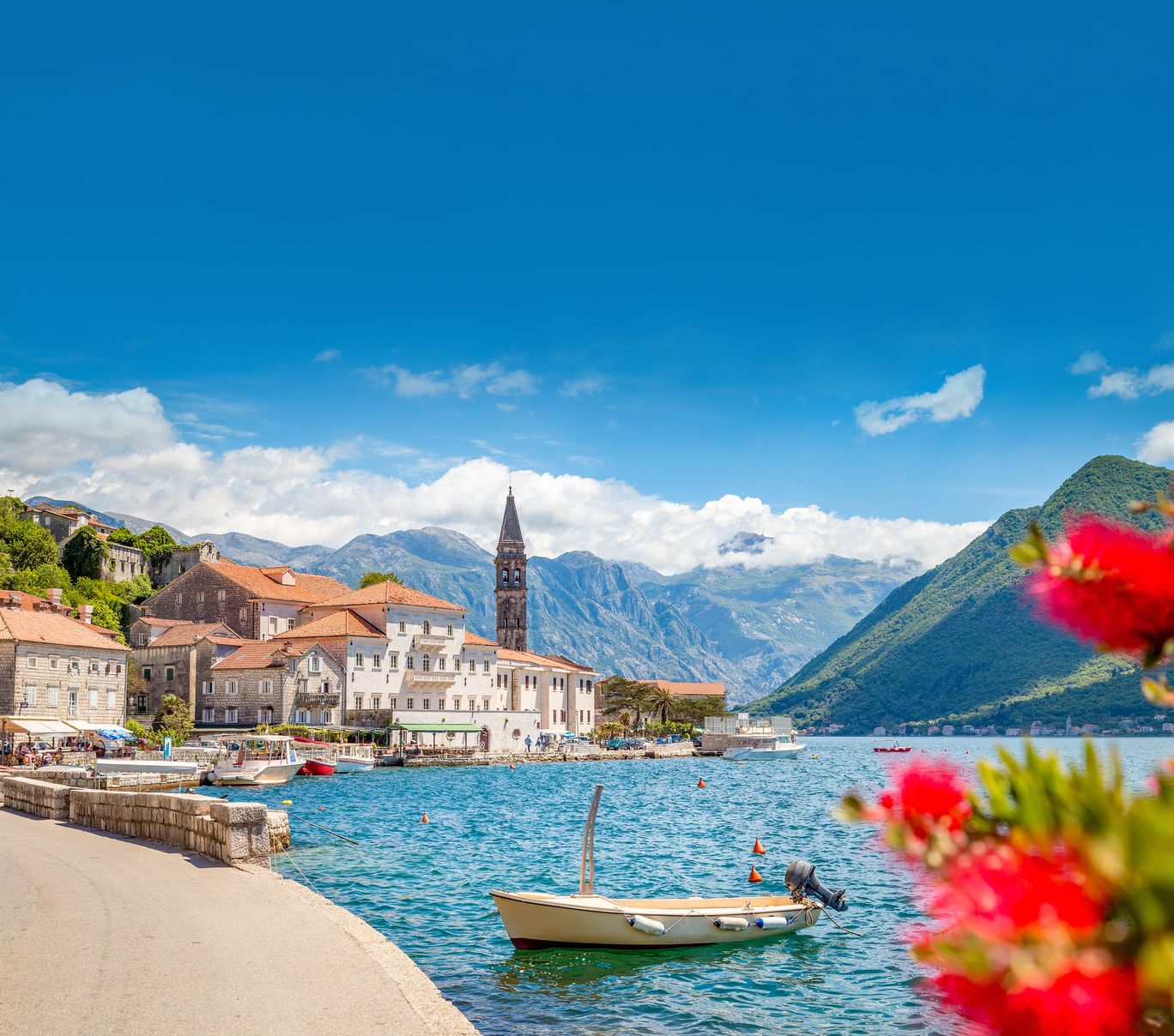 Historische Stadt Perast in der Bucht von Kotor © JFL Photography, stockadobe