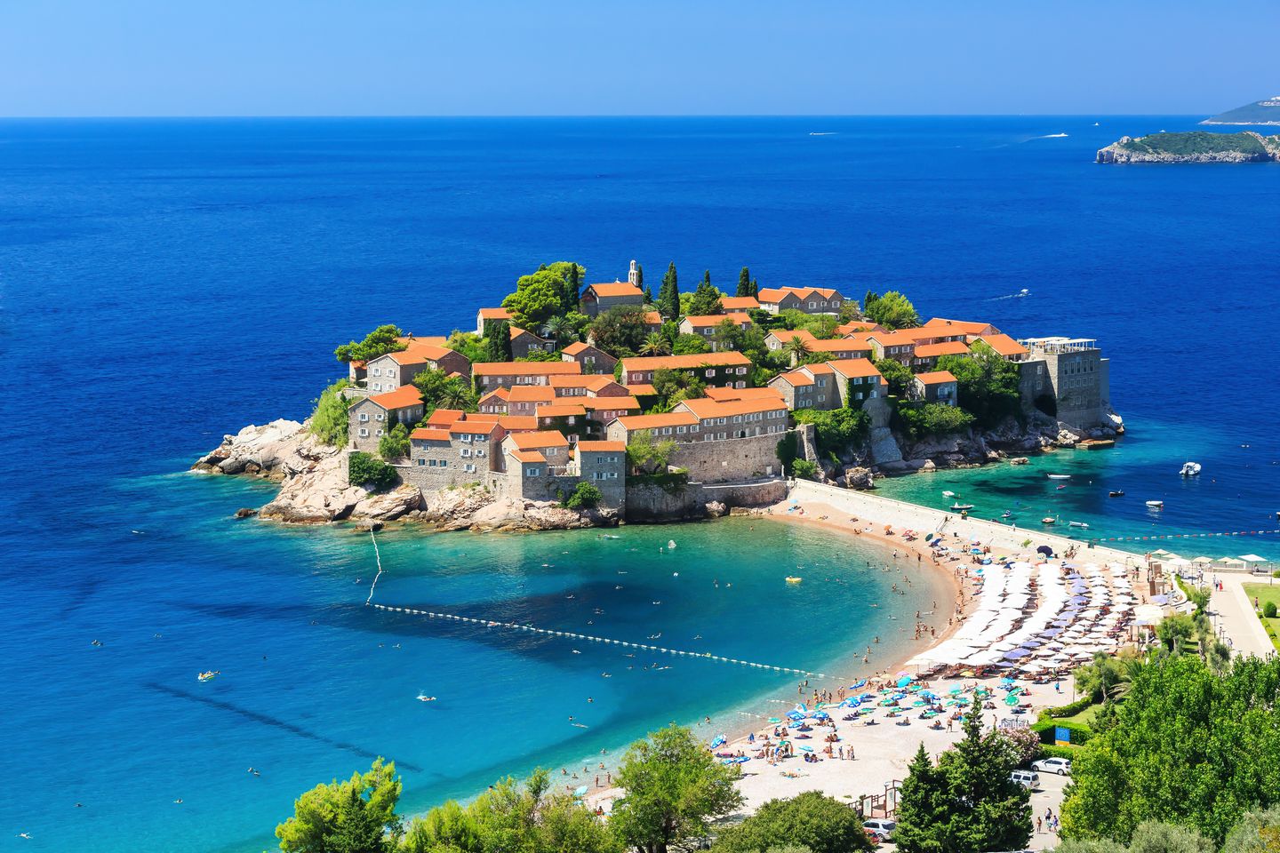 Insel Sveti Stefan in Budva © emperorcosar, stockadobe