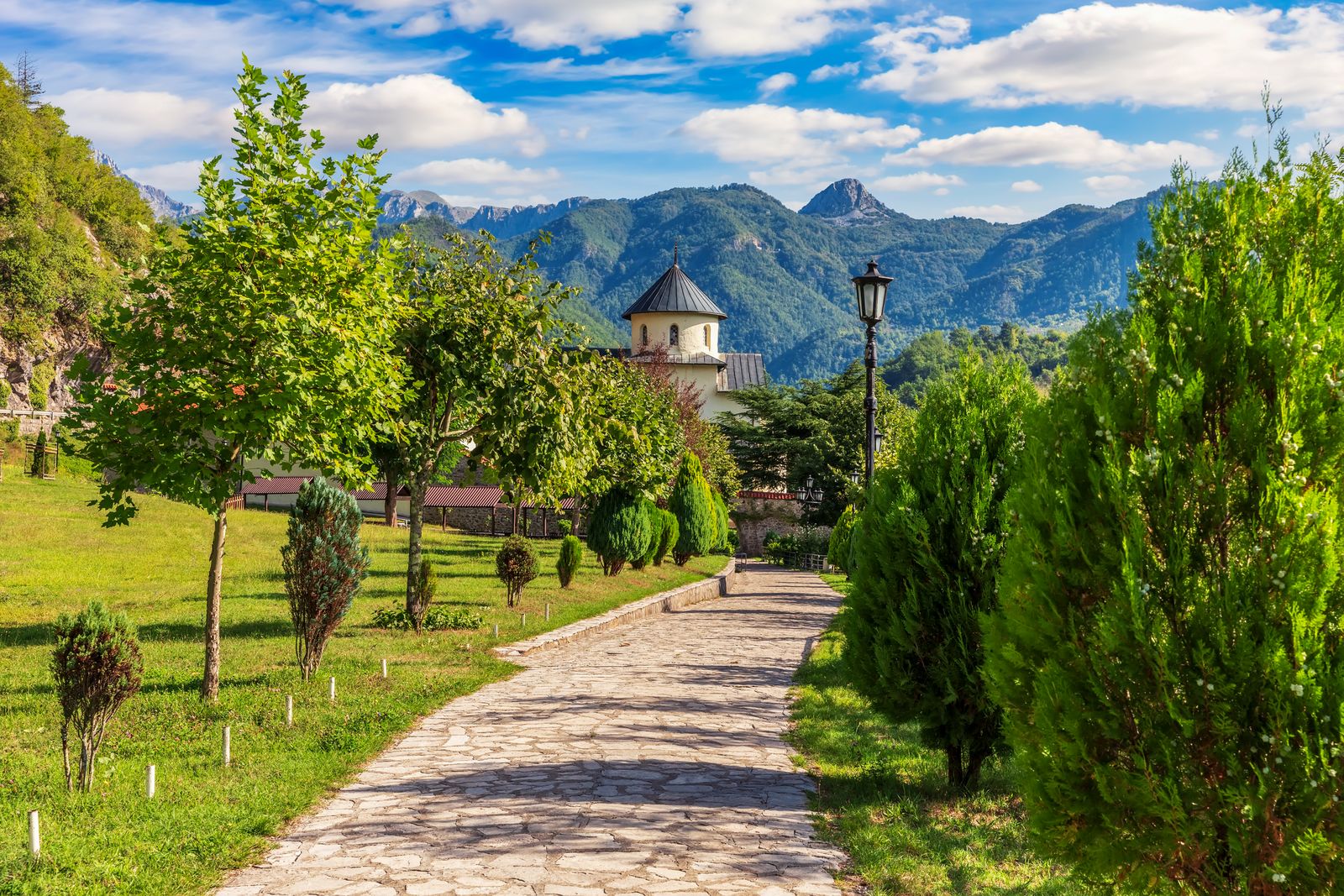 Kloster Morača in Kolašin © AlexAnton, stockadobe