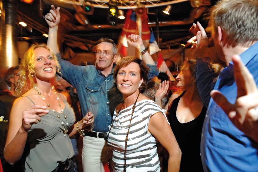 Party im Festsaal mit Show-Act