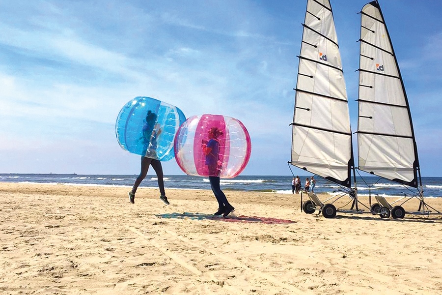 Wijk aan Zee – Party auf der 'hohen Düne'! Partyzug