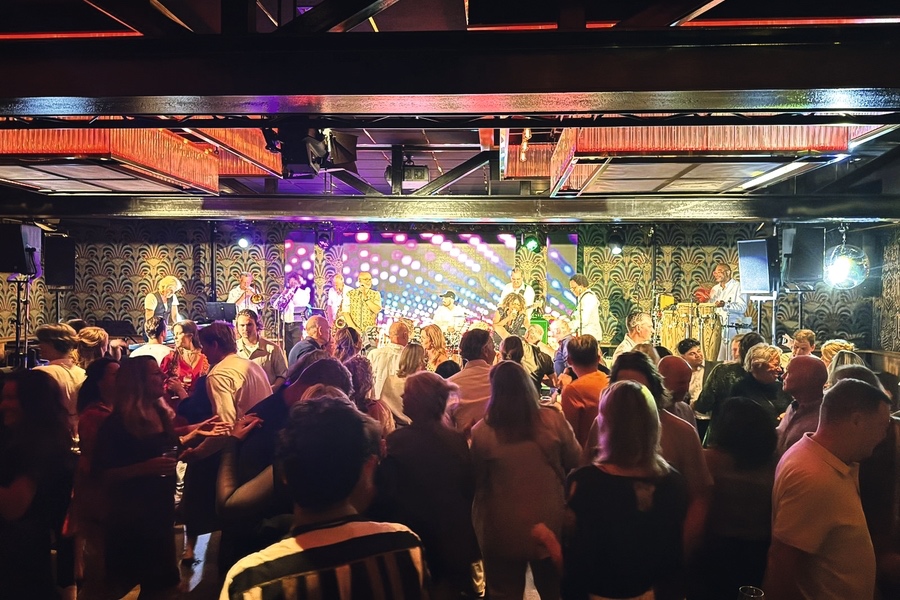 Wijk aan Zee – Party auf der 'hohen Düne'! Partyzug