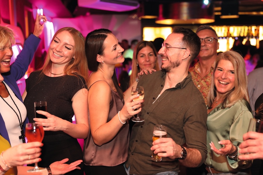 Norderney – DER INSEL-EXPRESS, Inselhotel König mit dem Partyzug