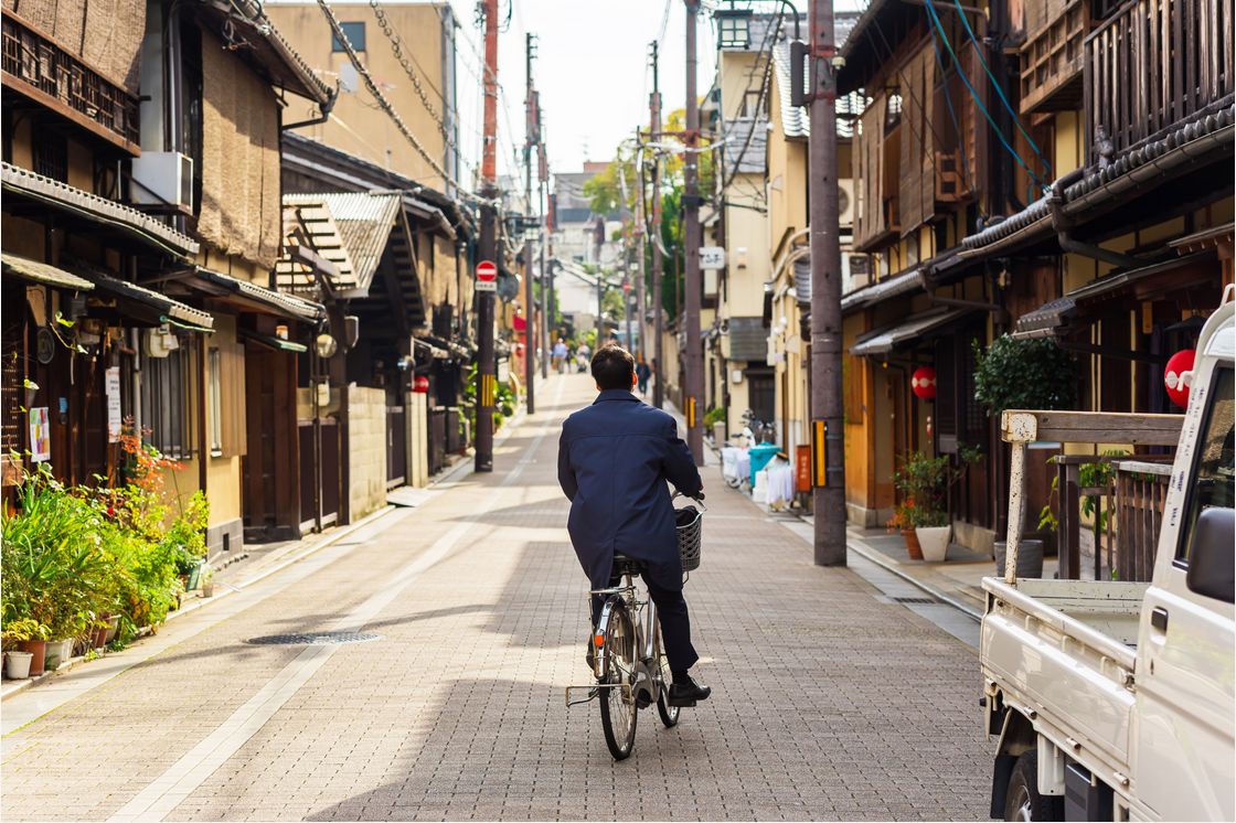 Fahrradfahrer in den Straßen von Kyoto © ggfoto, stockadobe