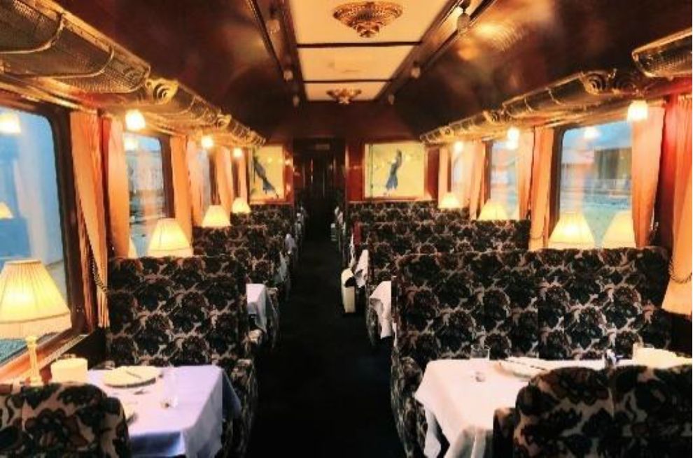 Le Salon Bleu – Speisewagen