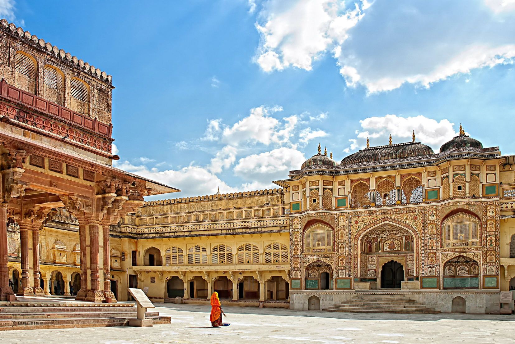 Amber Fort in Jaipur © olenatur