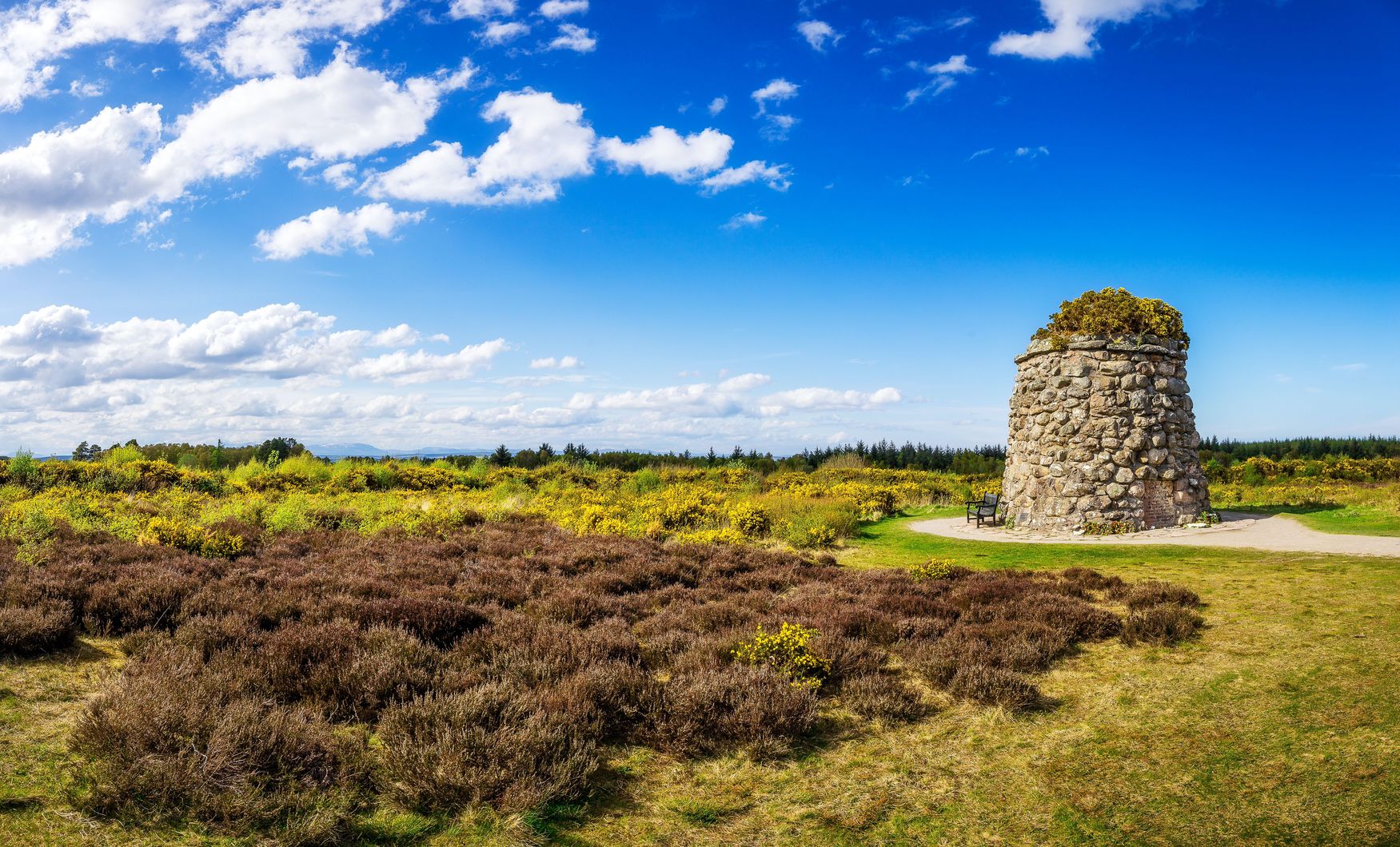 Gedenk-Cairn auf dem Schlachtfeld von Culloden © rphfoto