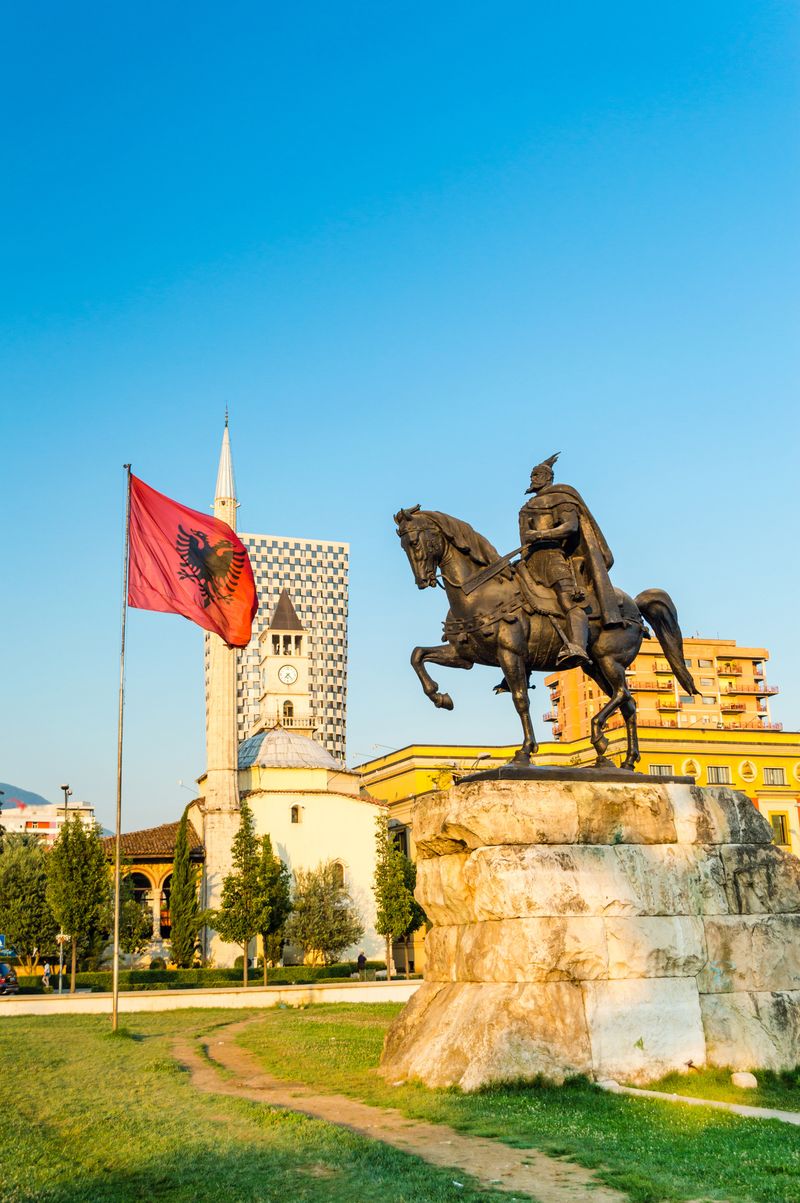 Auf dem Skanderbeg-Platz © andrii_lutsyk, stockadobe