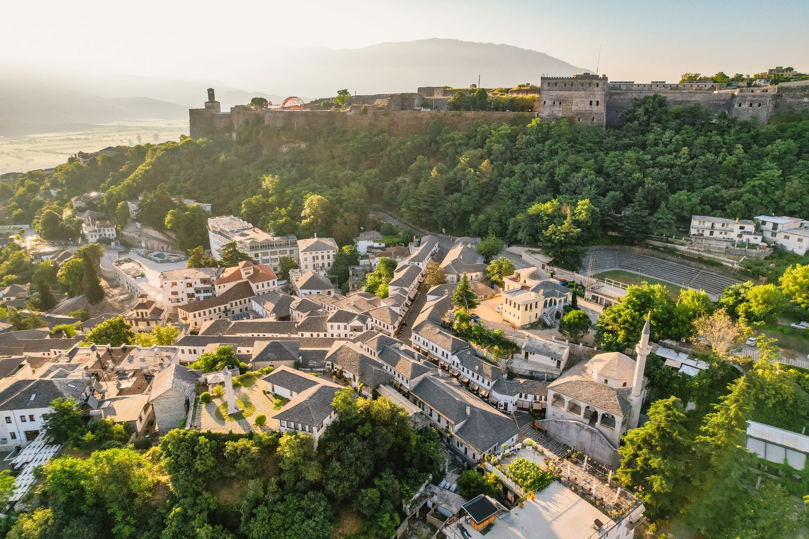 Schloss über Gjirokastër © alexanderuhrin, stockadobe