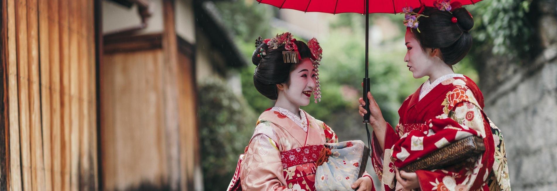Bild für Maiko Geishas auf einer Straße