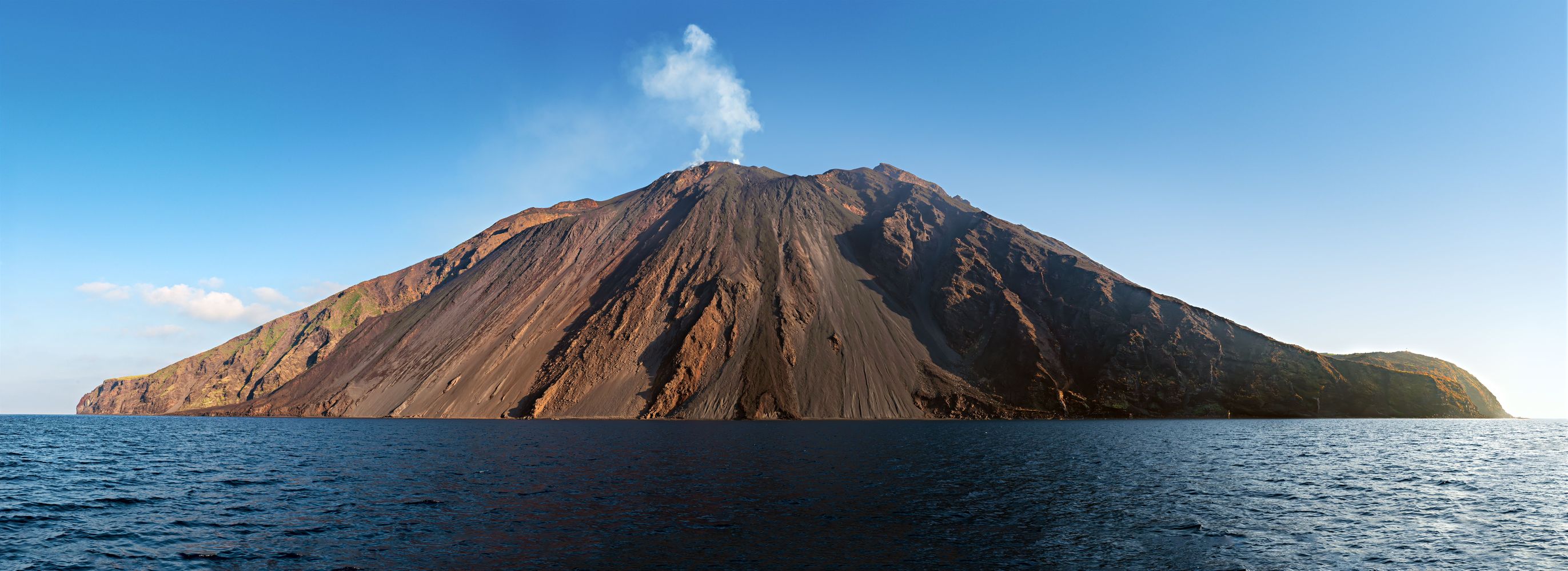 Bild für Stromboli-Vulkan in den Liparische Inseln © ThomasLENNE