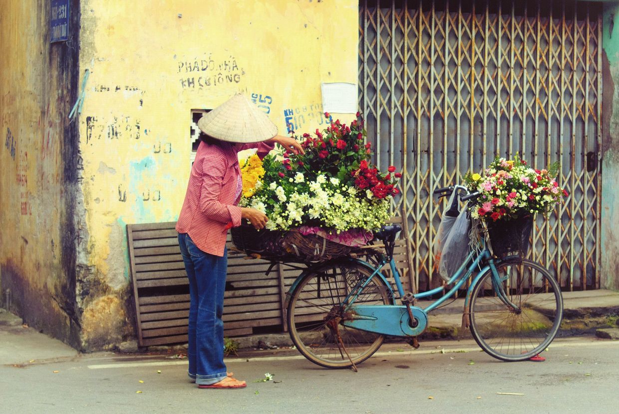 Bild für Blumenverkäuferin in Hanoi © cristaltran, stockadobe