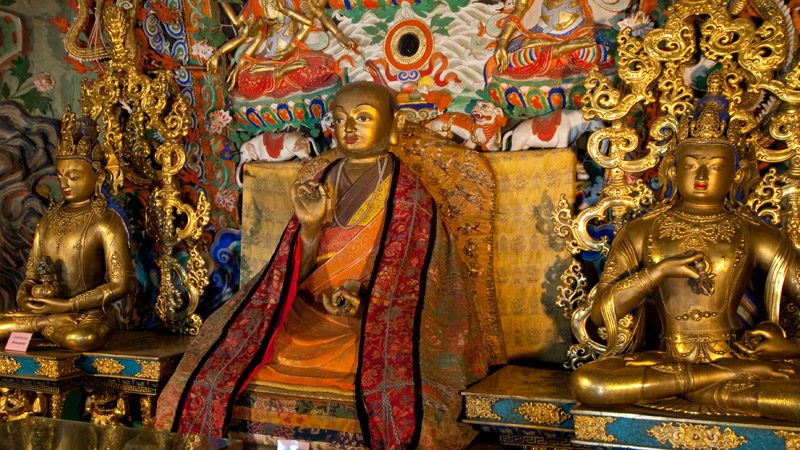 Figuren im Gandan-Kloster in Ulaan Baatar