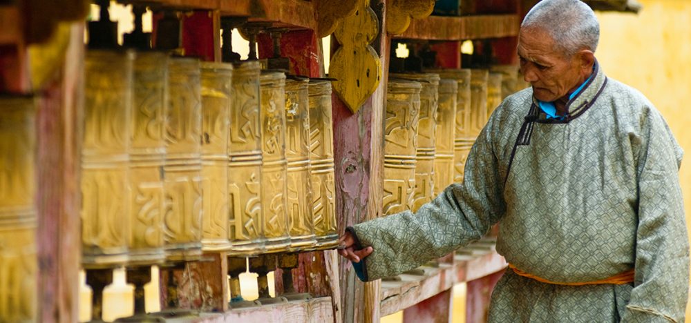 Gläubiger im Gandan-Kloster in Ulaan Baatar