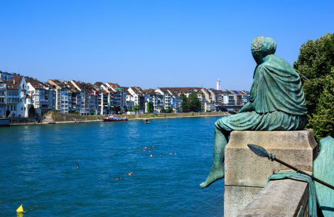 Helvetia Denkmal mit Blick auf den Rhein und Basel © Stephen Allen, Fotolia
