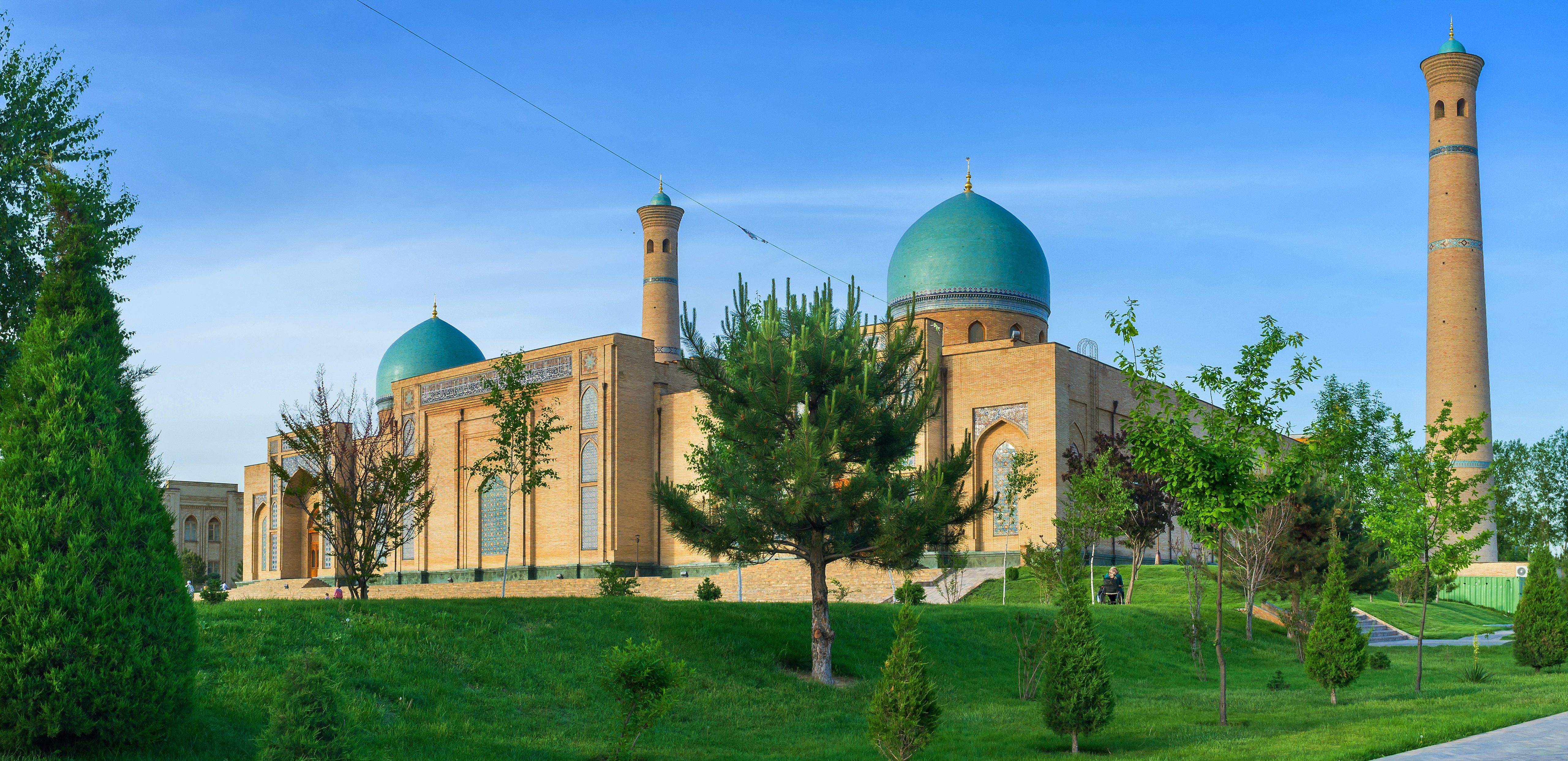Die blauen Kupeln der Freitag-Moschee in Taschkent © efesenko