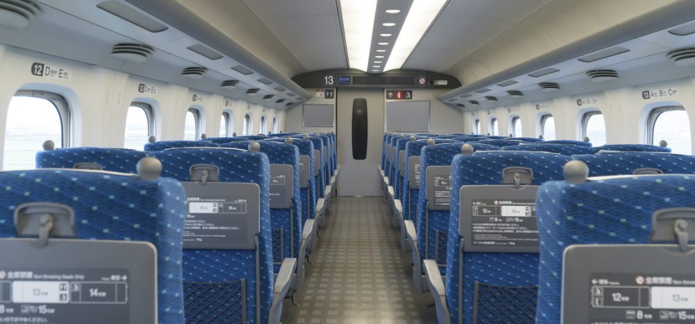 Im Super-Express Shinkansen - (10) - Credit oka - stock.adobe.com