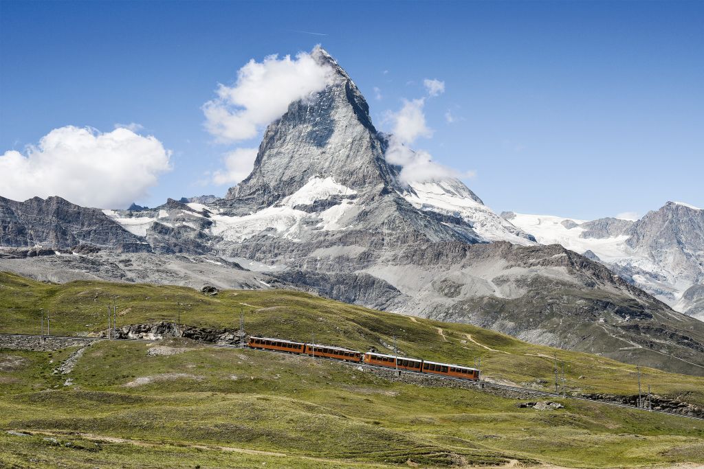 Gornergratbahn mit Matterhorn (C)GGB