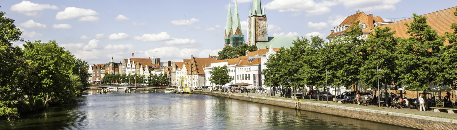 Lübeck Altstadt, im Vordergrund die Trave © MOSTOVYE, 2016 Thinkstock
