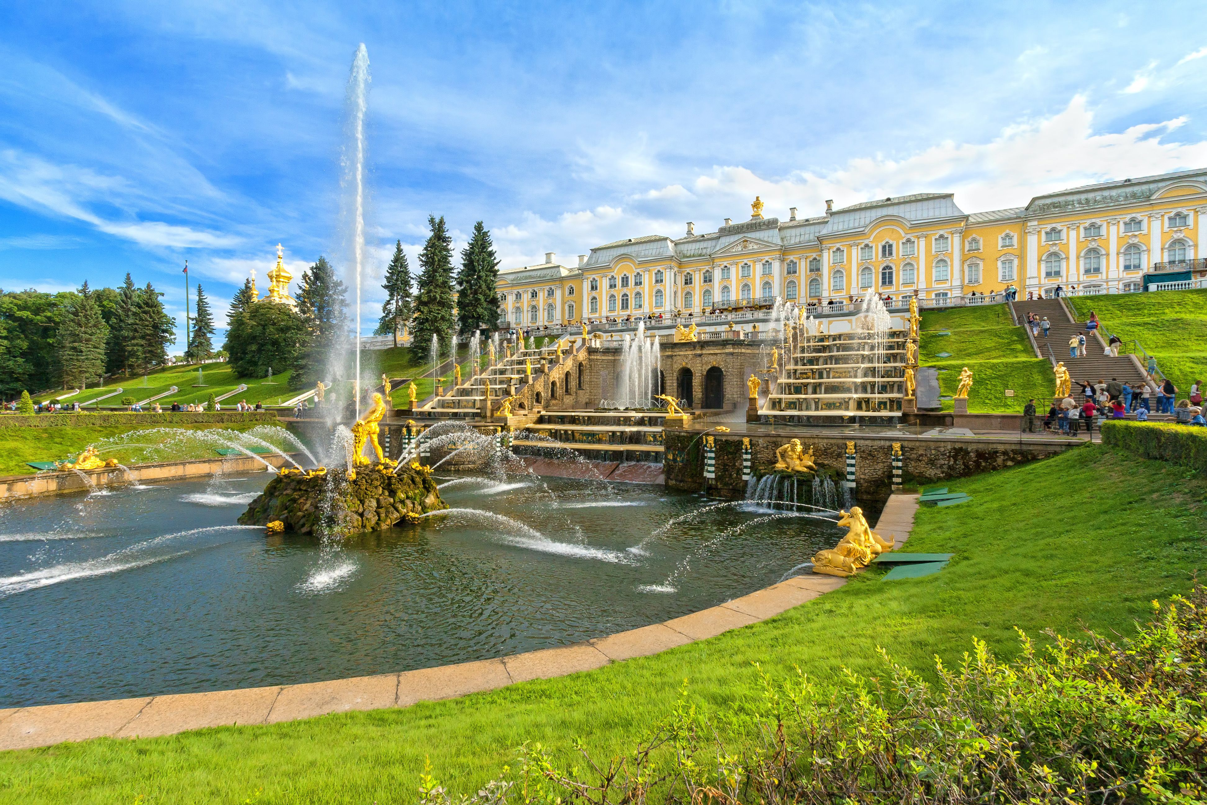 Kaskade im Schloss Peterhof in St. Petersburg © Vladimir Sazonov