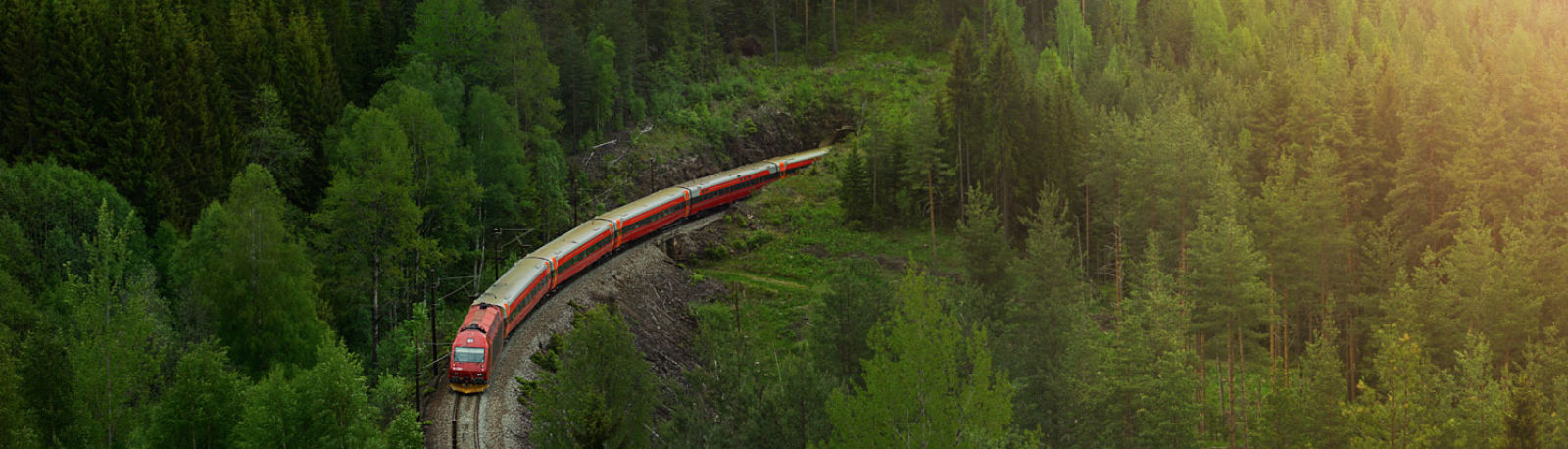Bergbahn in einer Landschaft in Norwegen © Oivind Haug