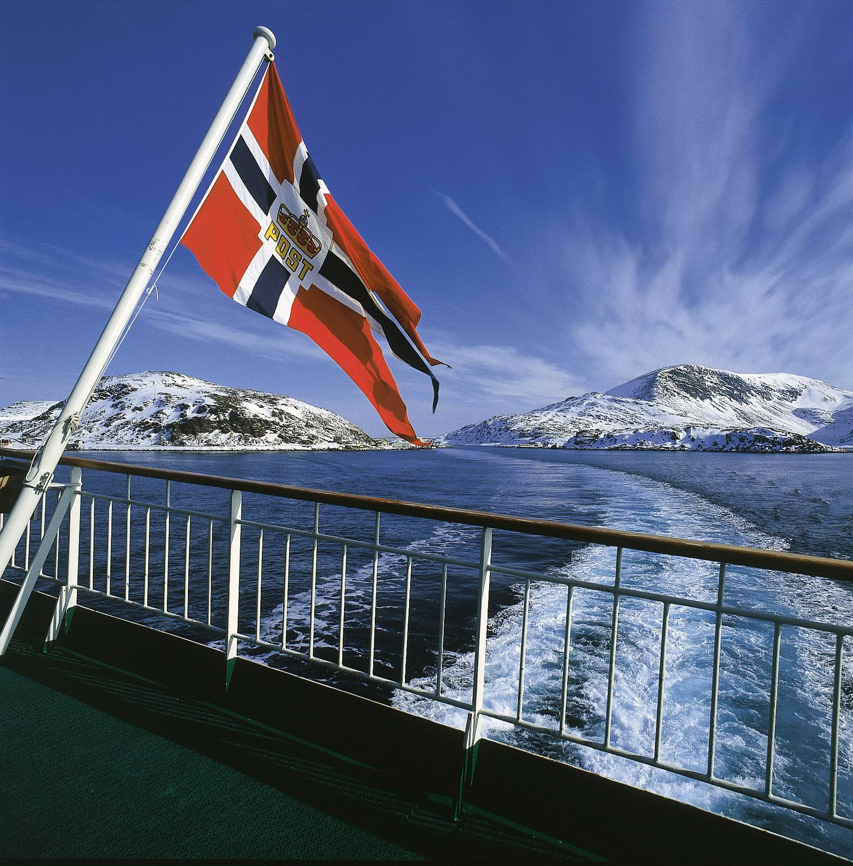 Unterwegs mit Hurtigruten-Postschiff © Hurtigruten