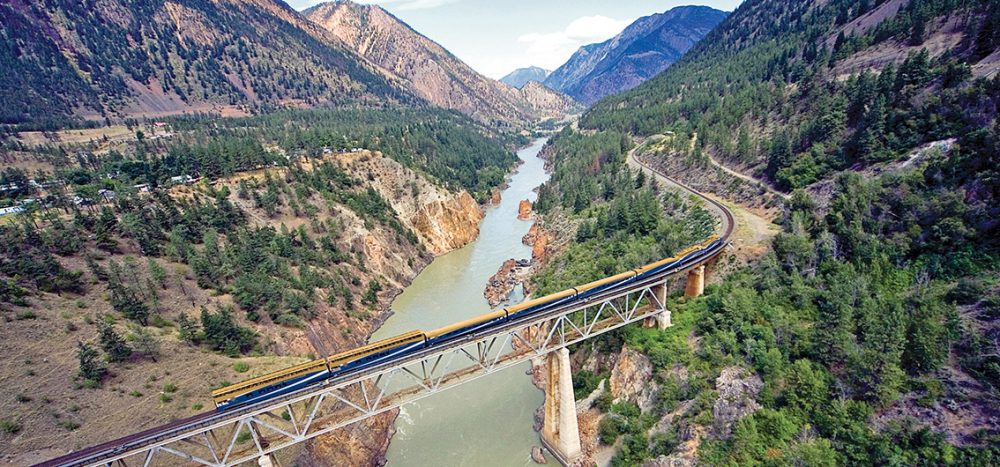 Rocky Mountaineer am Fraser River