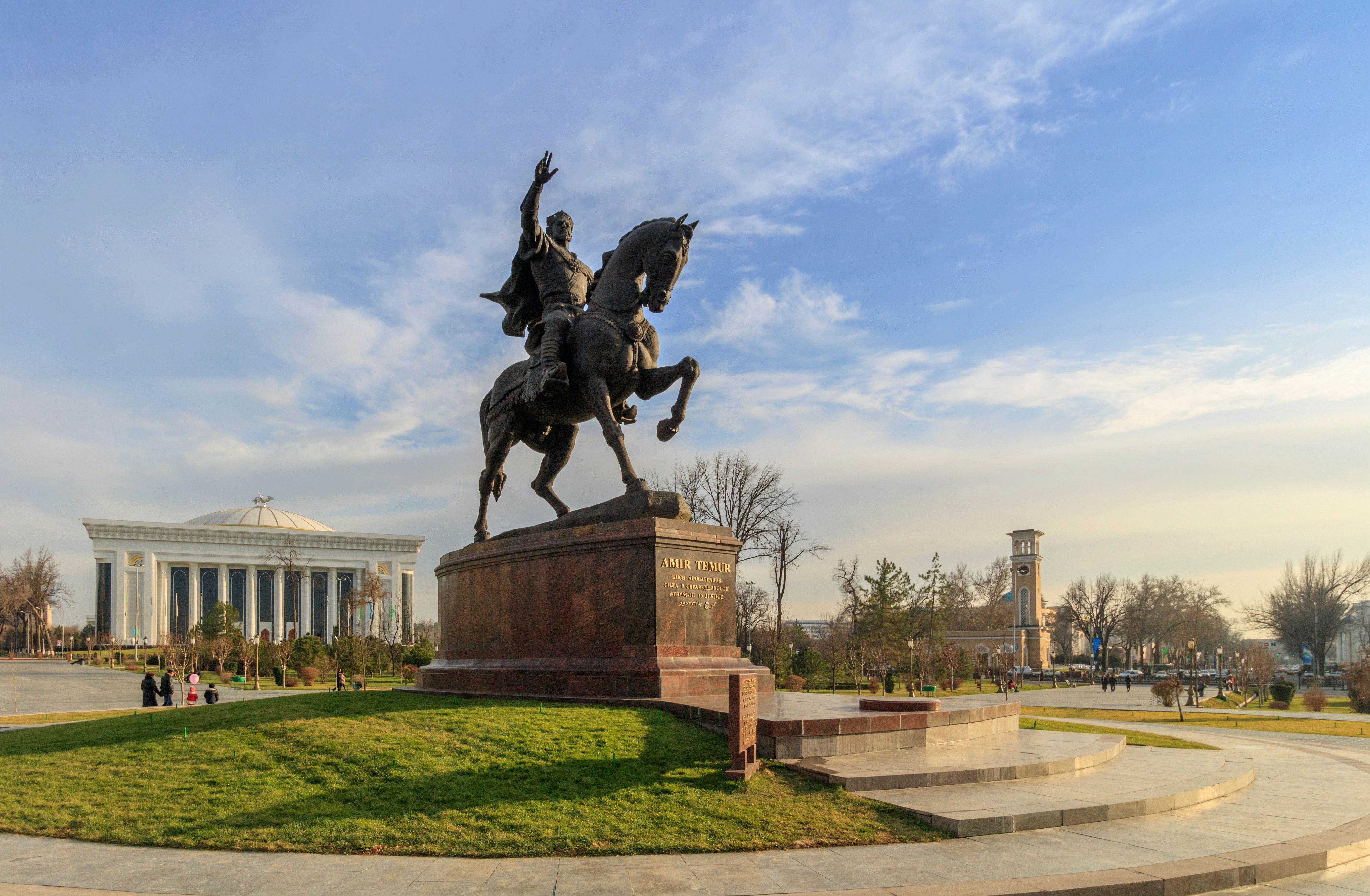Amir-Timur-Denkmal im Zentrum Taschkents © Evgeniy Agarkov