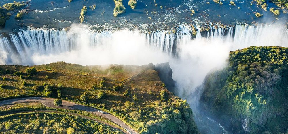 Viktoriafälle-–-donnernder-Rauch---(036)---Credit-gudkovandrey---stock.adobe