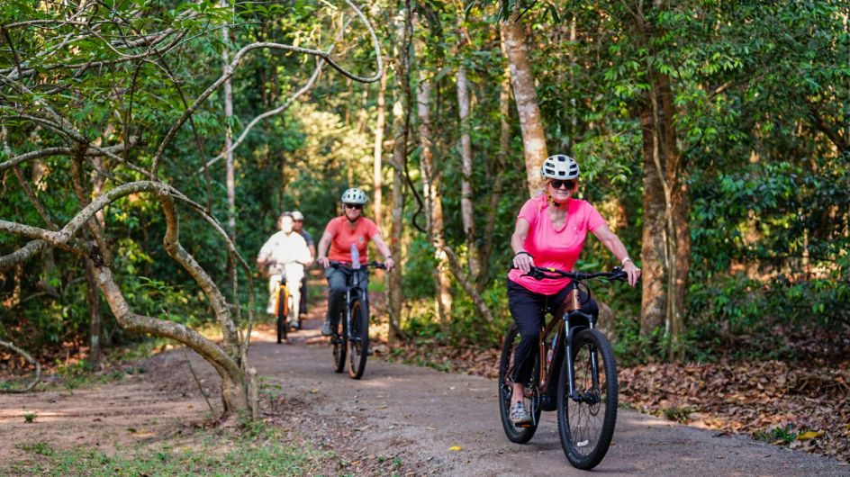 Per E-Bike durch Kambodscha